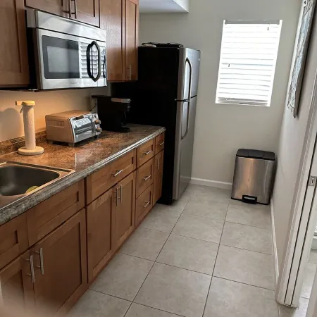 Charming canal-front apartment with king bed, AC, WiFi, in phenomenal Fort Myers