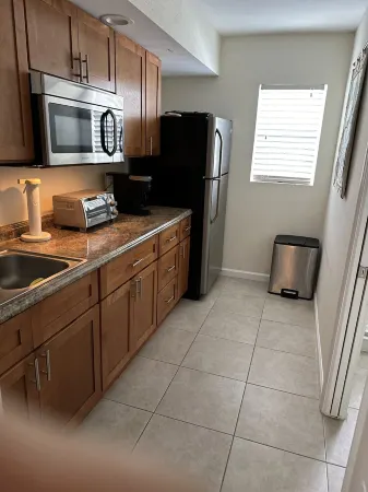 Charming canal-front apartment with king bed, AC, WiFi, in phenomenal Fort Myers