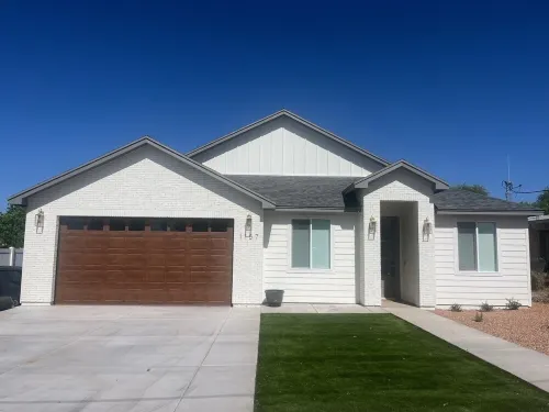 NEW BUILD Spacious 4-bedroom house with great location- sleeps 10 Hotels in Thatcher