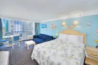 Spacious Studio with Balcony and Kitchenette - Charming Ocean View