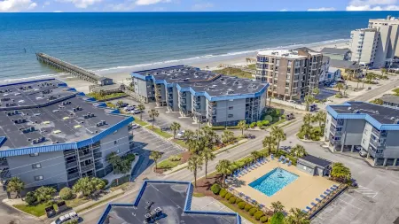 Private Balcony and Shared Pool Access - Stunning Beachfront Oasis Отели в г. Калабаш