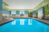 Holiday Inn Express & Suites Akron Regional Airport Area Hotels in Green