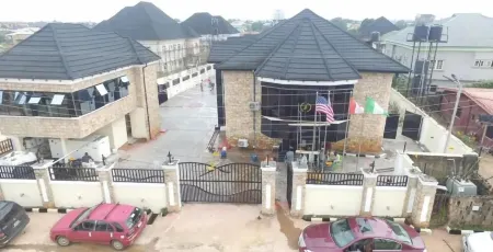 Premium Hotel & Suites by Victoria Inn