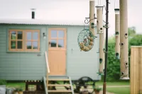 Morndyke Shepherds Huts Hotels in Pickhill with Roxby