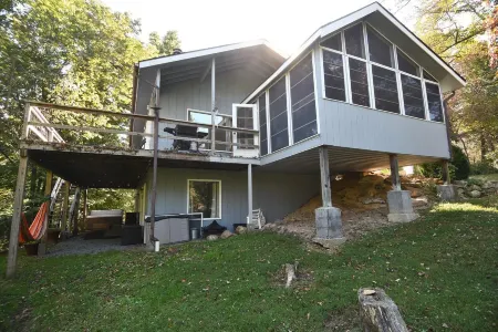 Serendipity -- Hot Tub - Pet Friendly - Fire Pit - Grill - Porch - Deck - Wifi - Pool Access - Games