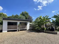 River Guest House with Jacuzzi Fire and Boat Hire Hotell i 