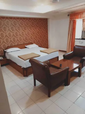 Hotel Ambrosia Отели рядом с достопримечательностью «Ambreshwar Shiva Temple»