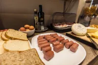 Cuneo Hotel - فطور
