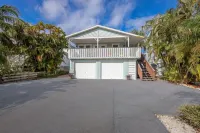 Canario  3 Bedroom Home by RedAwning