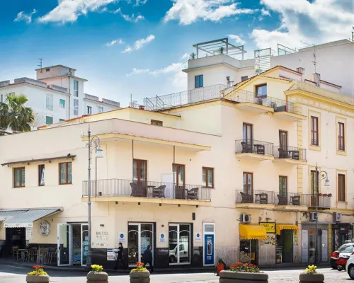Hotel Nice Отели рядом с достопримечательностью «Площадь Пьяца-Тассо»