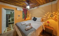 Jungles Edge Hotel, Jiu Jitsu, Muay Thai Retreat Center Hotels in Nosara
