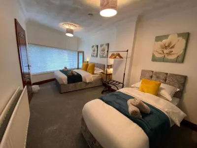 7 Person Home Flat w Parking - Near Swansea Centre Hotels in 