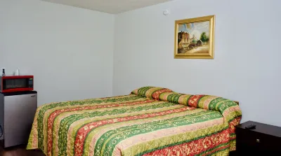 Red Carpet Motel by Ontario Hotel dekat George M Gibson Senior Center