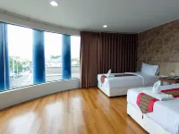 Perfect Room Mansion Hotels near The 60th Anniversary of His Majesty the King’s Accession to the Throne International Convention Center