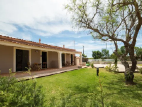 Casa Rosa Montes Hotels in Luz