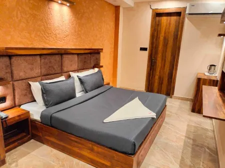 Sky High by T&M Hotels Отели рядом с достопримечательностью «Piran Kaliyar Sharif»