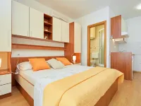 Apartments Zelic Tucepi Hotels in Tucepi