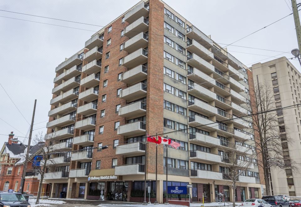 오타와 엠버시 호텔 로비