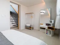 Badam Pool Villa Hotels near Ganjeolgot