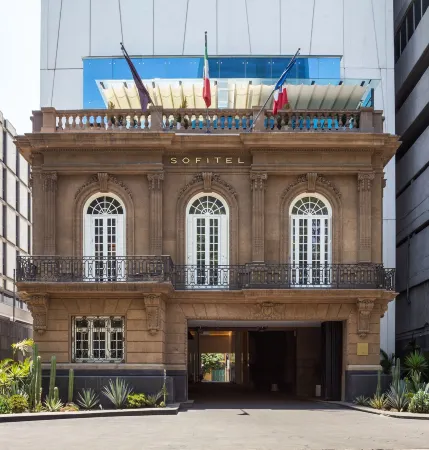 Sofitel Mexico City Reforma Отели рядом с достопримечательностью «Библиотека Васконcелос»