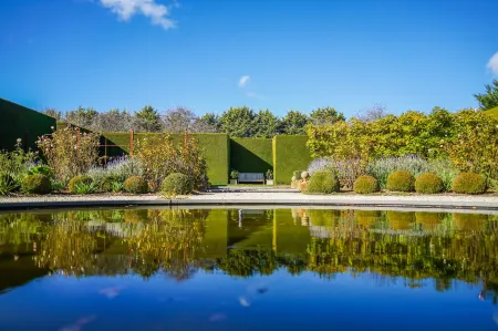Honeysuckle Barn & Garden