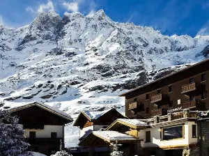 Hotel Bucaneve
