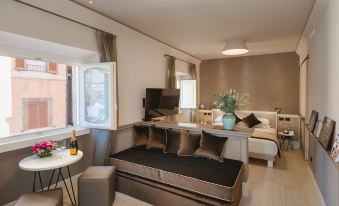 Rhea Silvia Luxury Navona