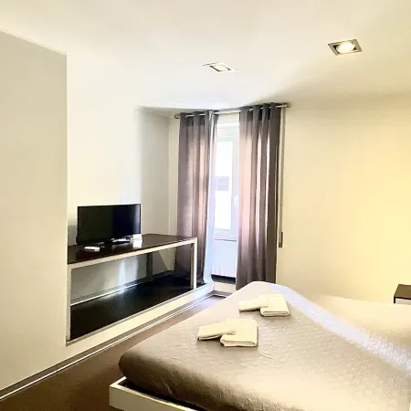 Gemini Guest House Отели рядом с достопримечательностью «Станция метро Cipro»