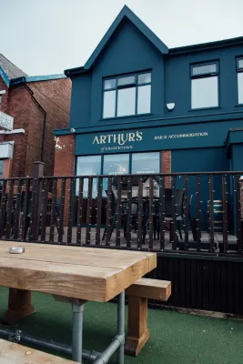 Arthur's Bar & Accommodation Отели в г. Раффорд