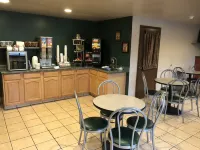 Super 8 by Wyndham Coeur d'Alene - breakfast
