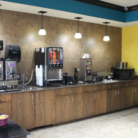 Parkwood Inn & Suites