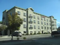 Parkwood Inn & Suites Hoteles cerca de Alpha Xi Delta