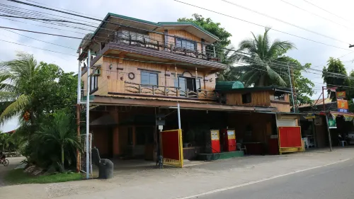 Hundred Isles' Room Rentals and Transient House - balcony