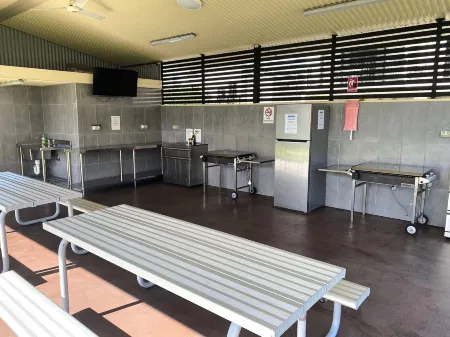 Cityville Apartments & Motel