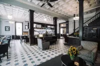 The Continental Hotel Hotel di Centerville