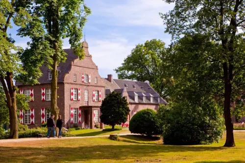 Schloss Hertefeld & Hertefeldhof Hotels in Uedem