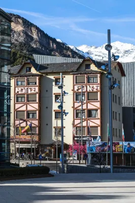 Font Andorra Hostel - parkir
