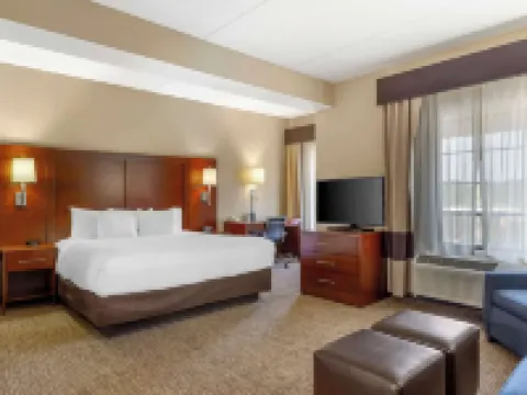 คอมฟอร์ตสวีทส์ รีเจนซีพาร์ค โรงแรมในแครี