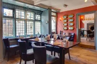 The Ancient Gatehouse & Rugantino Restaurant Hotels in Wells