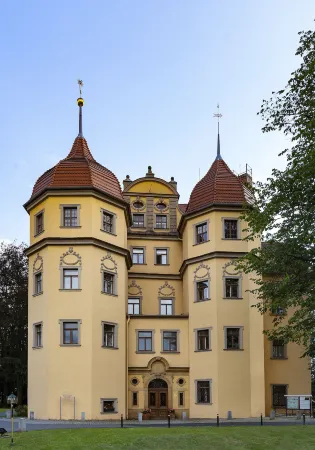 Schloßhotel Althörnitz Отели в г. Хайневальде
