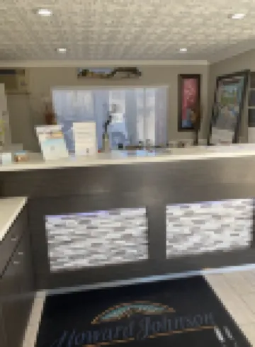 Howard Johnson by Wyndham Historic Lake Charles