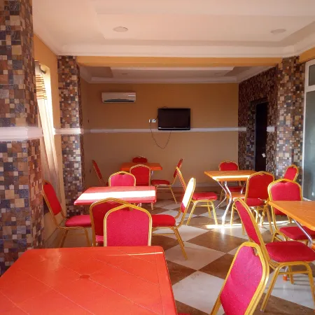 Modroy Hotel and Suites