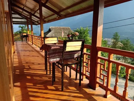 Lenh Family House - Hostel