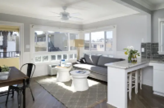 Newport Beach Hotel Hotel berhampiran Sherman Library & Gardens