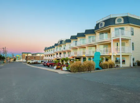 Drifting Sands Oceanfront Hotel