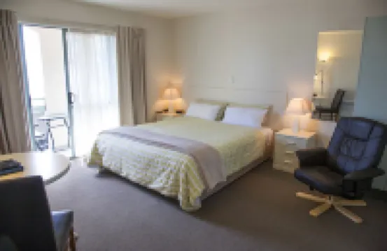 西港水療汽車旅館