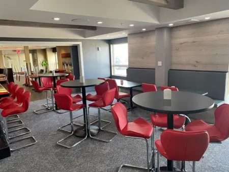 Microtel Inn & Suites by Wyndham Timmins Отели в г. Тимминс