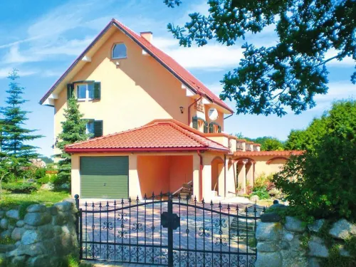 Holiday Home Near Forest and Lake in Pomeranian - parking