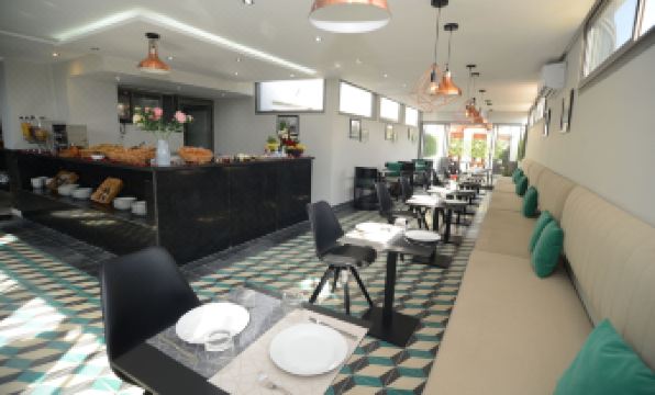 Le Yacht Suites Hotel