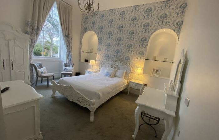 The Riverside House Hotel